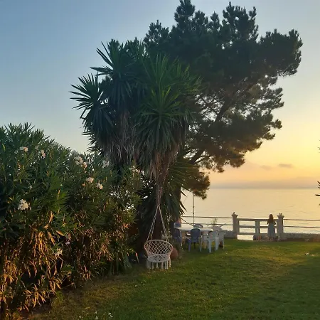 Villa By The Sea - πάνω στη θάλασσα