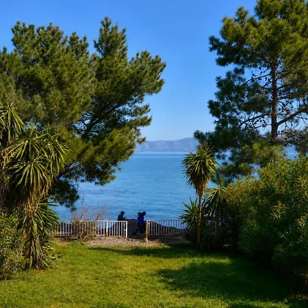Seafront Cozy - Corfu Homely Getaway *