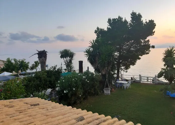 By The Sea - πάνω στη θάλασσα